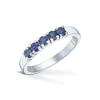 Diamonds by Frisenberg – Alliansering i hvitt gull med safirer- 5×0,10ct