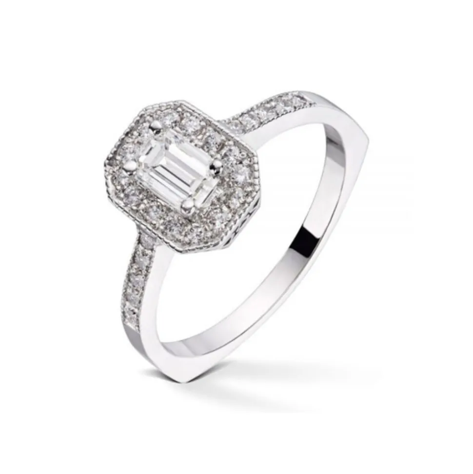 Diamonds by Frisenberg – Diamantring med emerald cut senterstein 0,50 ct TW/VS1 – Totalt 0,75 ct