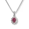 Diamonds by Frisenberg – Halssmykke i hvitt gull med rubin og diamanter – Totalt 0,24 ct