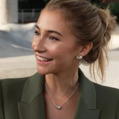 Efva Attling – Little Cashew ørepynt i sølv