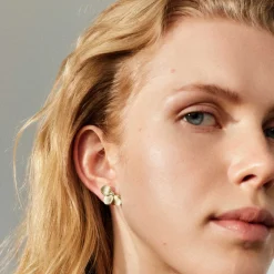 NC Christophersen – Blomst ørepynt i 14k gult gull med diamant, 0,06ct W/SI