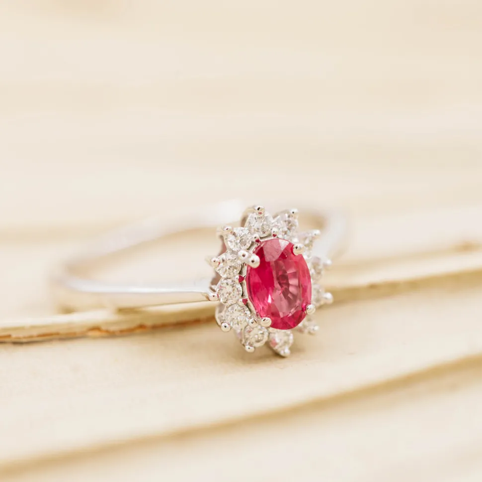 NC Christophersen – Rosettring i hvitt gull med rubin og diamanter, 0,24 ct