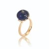 Noën – Dolce ring i forgylt matt sølv med lapis – Medium