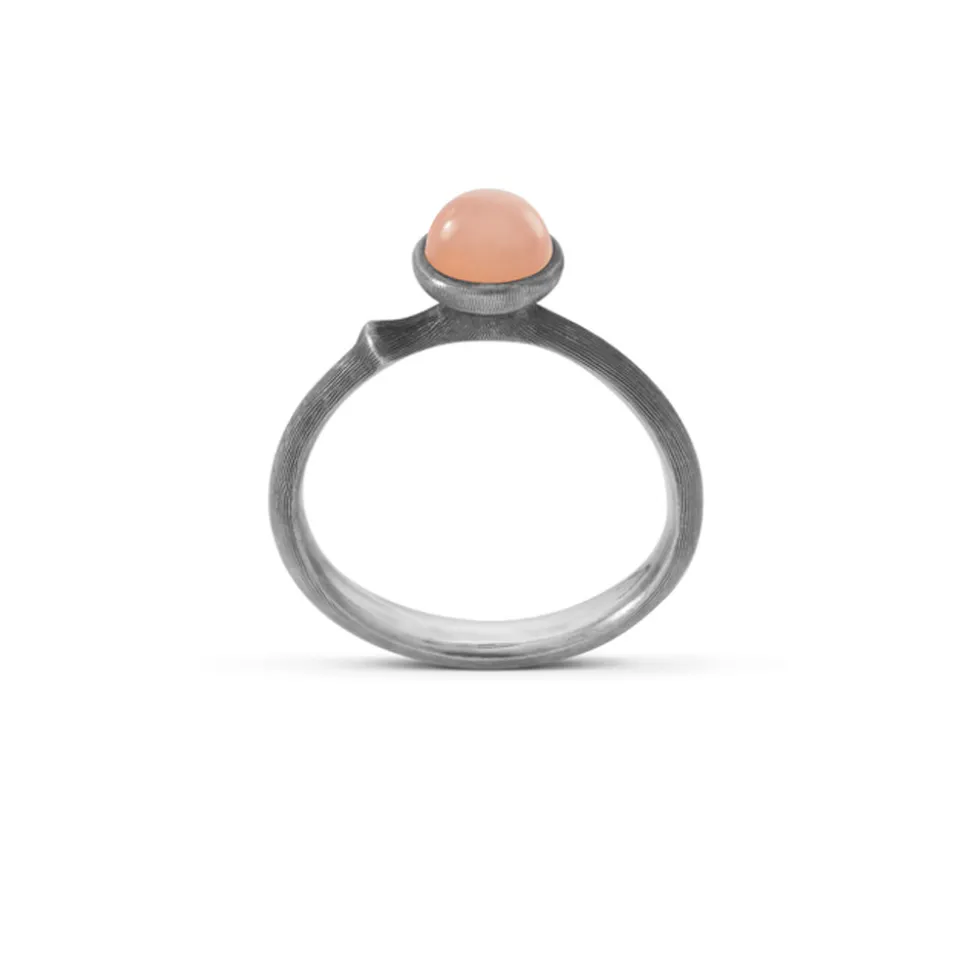 OLE LYNGGAARD COPENHAGEN – Lotus ring nr. 0 i sølv med blush månestein