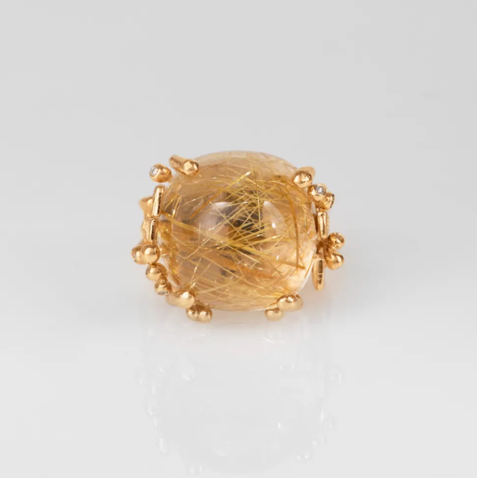 OLE LYNGGAARD COPENHAGEN – BoHo – Ring Stor – 18k gult gull med rutilkvarts og 0,06 ct diamanter