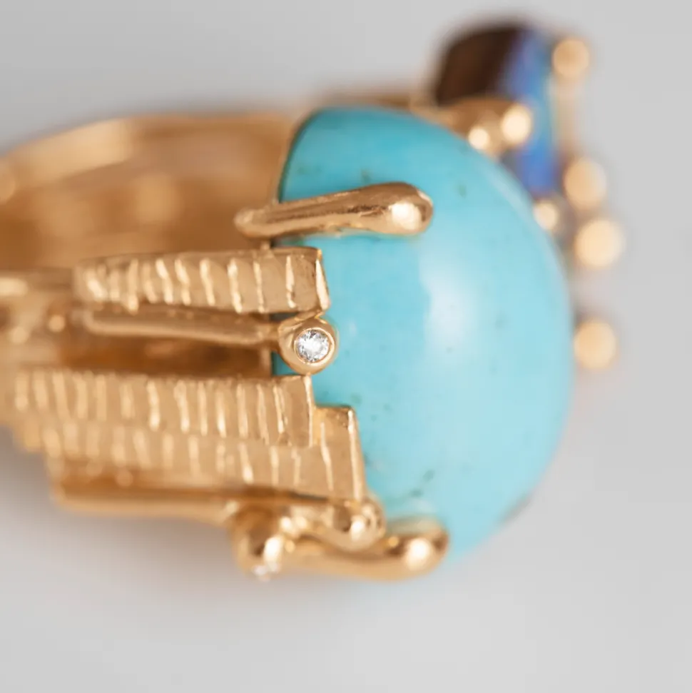 OLE LYNGGAARD COPENHAGEN – BoHo – Ring Dobbel – 18k gult gull med turkis, mørk opal og 0,05 ct diamanter