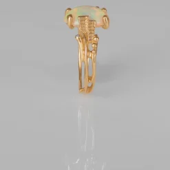 OLE LYNGGAARD COPENHAGEN – BoHo – Ring Liten – 18k gult gull med opal og 0,02 ct diamanter