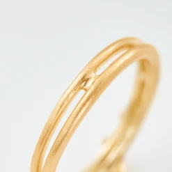 OLE LYNGGAARD COPENHAGEN – BoHo – Ring med 18k gult gull og 0,008ct diamanter
