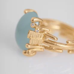 OLE LYNGGAARD COPENHAGEN – BoHo – Ring Medium – 18k gult gull med akvamarin og 0,04 ct diamanter