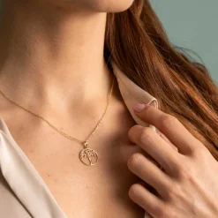 Pan Jewelry – Anheng i gult gull med zirkonia, livets tre