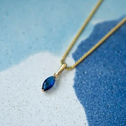 Pan Jewelry – Anheng i gult gull med blå zirkonia – NB: Kun anheng!
