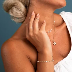 PAN Jewelry – Armbånd i forgyldt sølv med ferskvannsperler