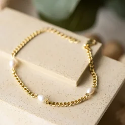 PAN Jewelry – Armbånd i forgyldt sølv med ferskvannsperler