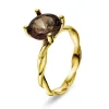 Pan Jewelry – Ring i gult gull med røkkvarts