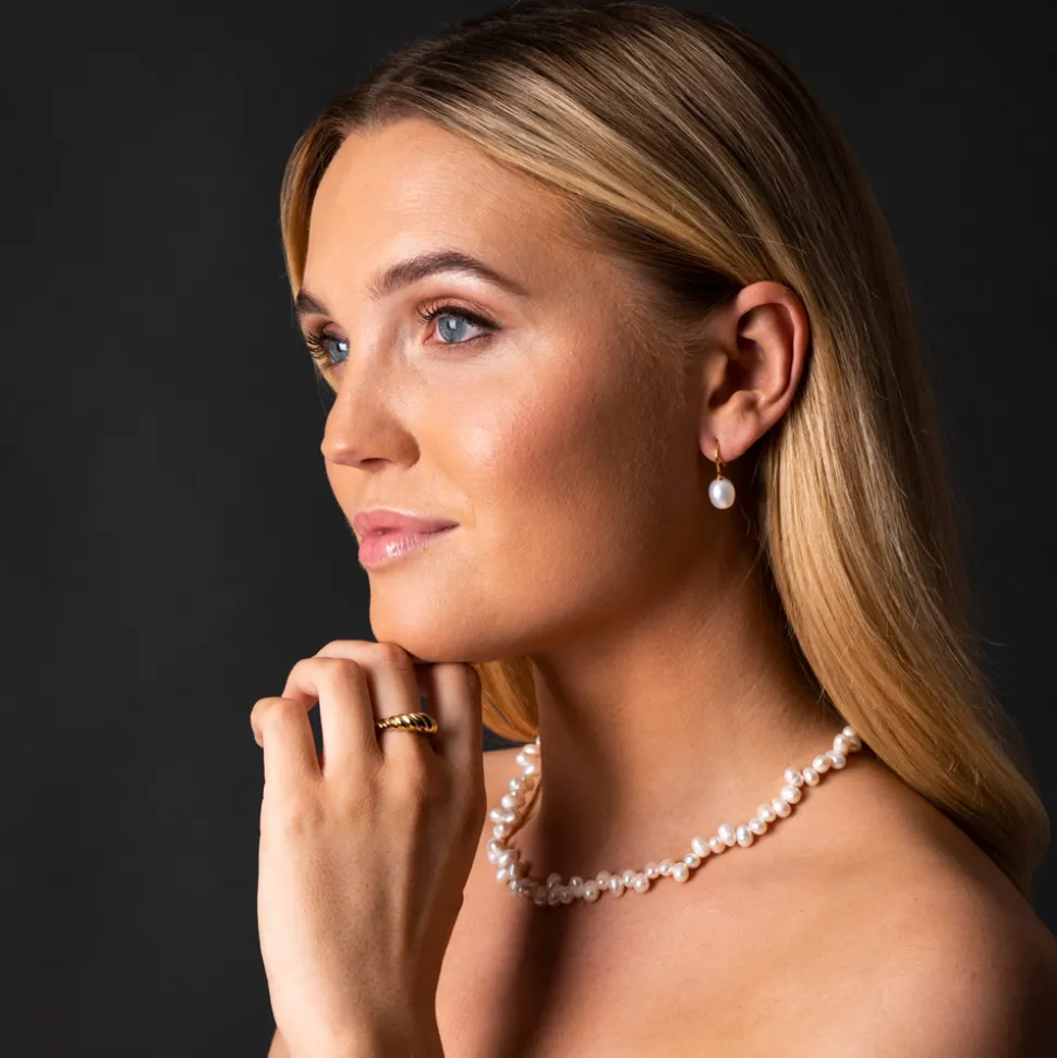 PAN Jewelry Classic – Iris ørepynt i forgylt sølv med ferskvannsperler