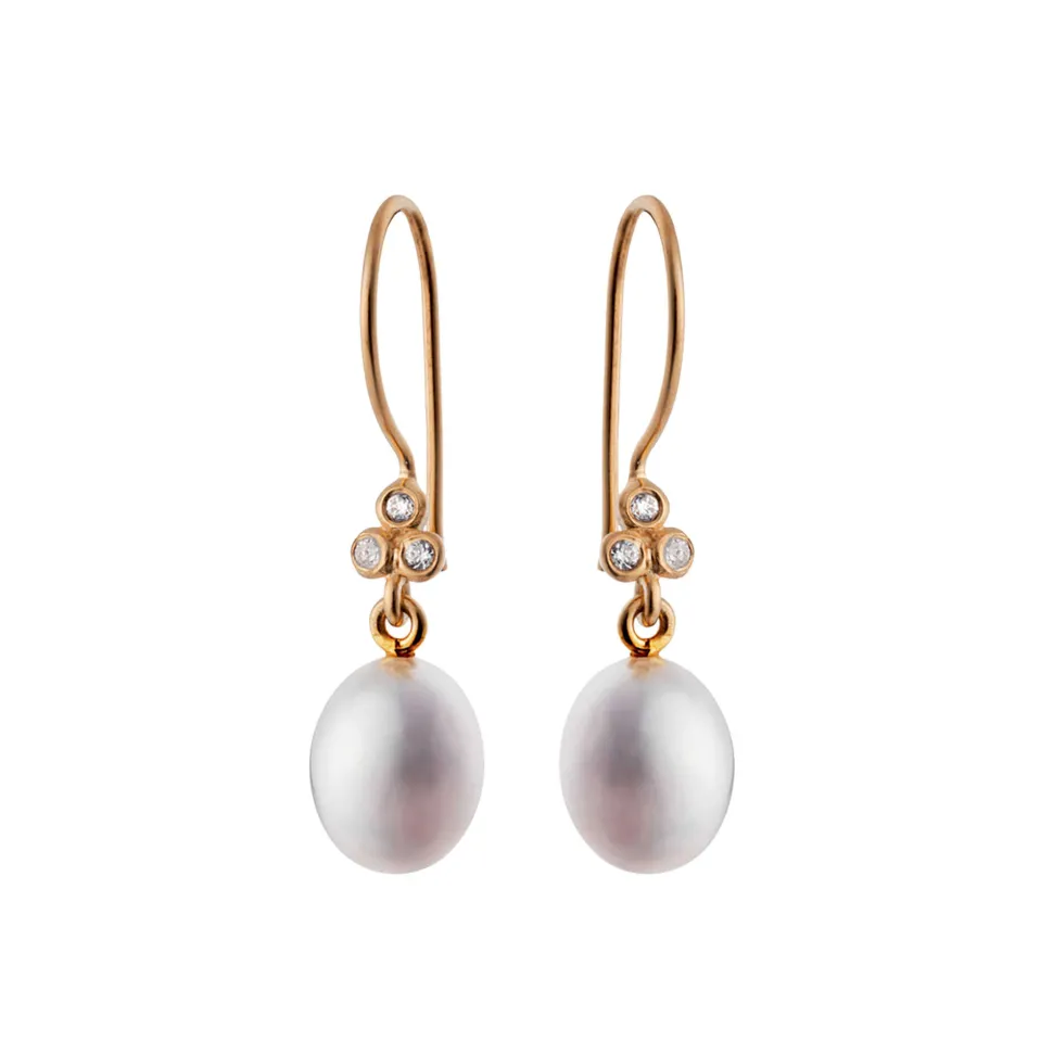 Susanne Friis Bjørner – Ørering (bøjle), 14 karat rødguld, brillant Cr SI2 0,02×6, hvid ferskvandsperle oval 9-9½