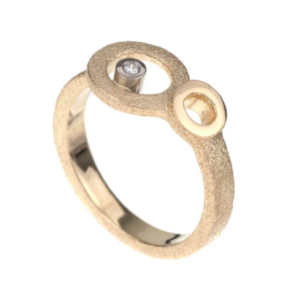 Van Bergen – Circle – Ring i gult gull med diamant