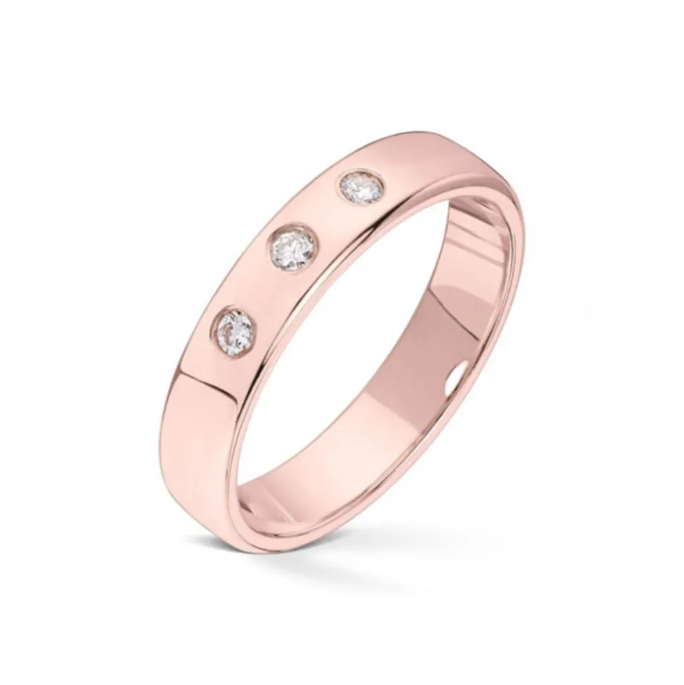 Wedding by Frisenberg – Giftering i rosegull – 4 mm bred med totalt 0,09 ct TW/SI diamanter