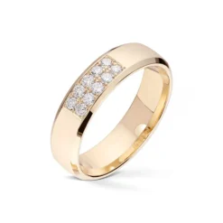 Wedding by Frisenberg – Giftering i gult gull – 5 mm bred – Totalt 0,20 ct TW/SI