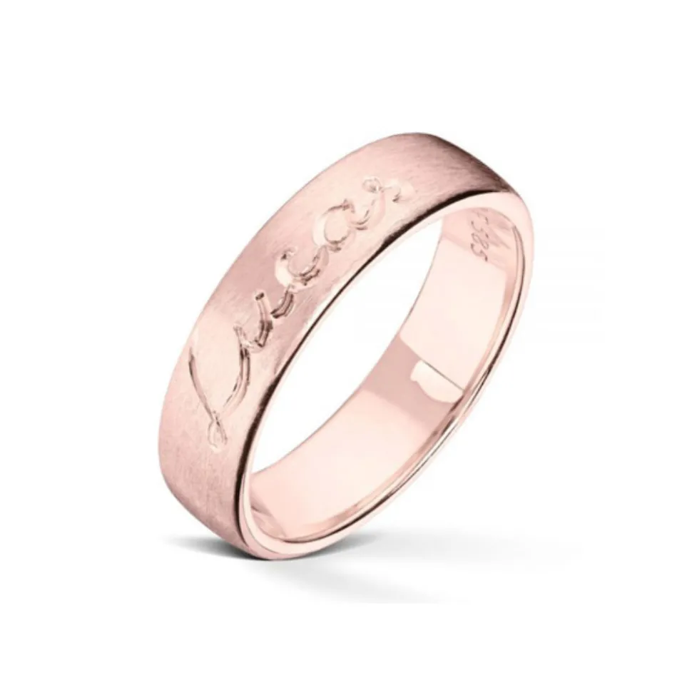Wedding by Frisenberg – Giftering i rosegull -5 mm bred – Håndgravert navn og silkematt overflate